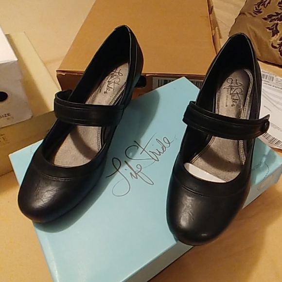 Shoes - Picture 1 of 4